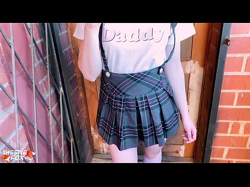 ❤️ 女学生深深地吸吮她的鸡巴,代替上课做爱 ❤ Porno vk