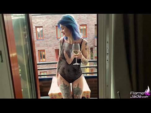 ❤️ 巨大的女孩大口吸吮,在空旷的天空下热情地做爱 ❤ Porno vk